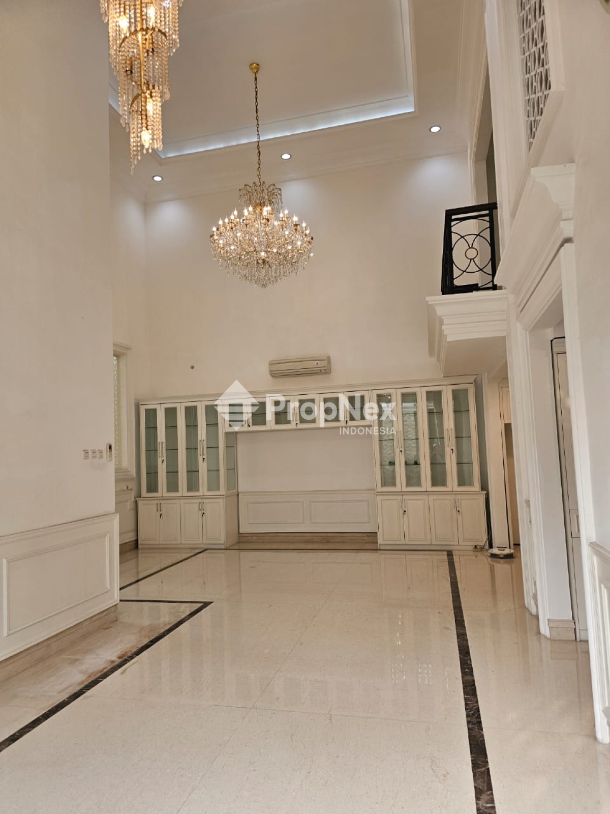 Rumah Mewah luas dengan Swimming Pool & Rooftop di Tebet — foto 7